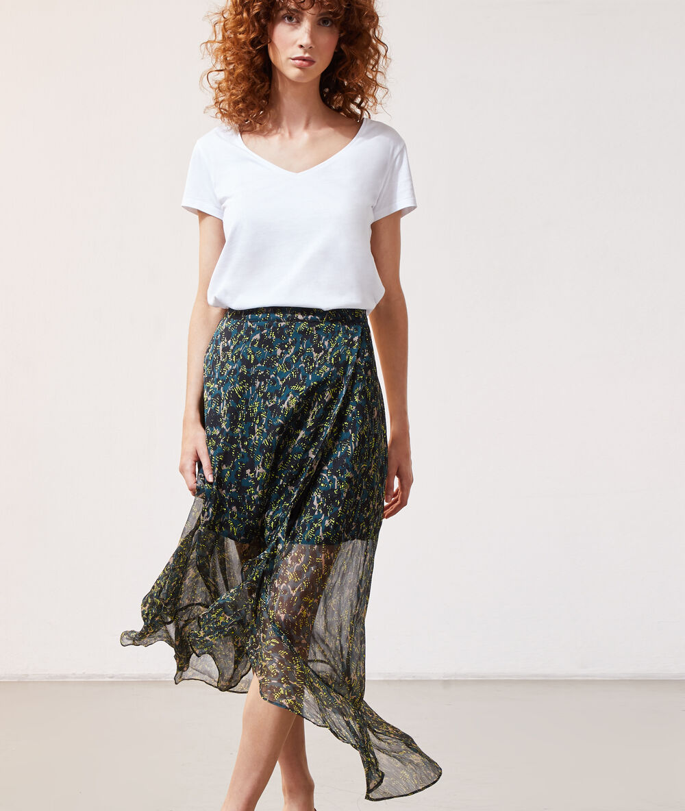 Falda larga estampada verde.