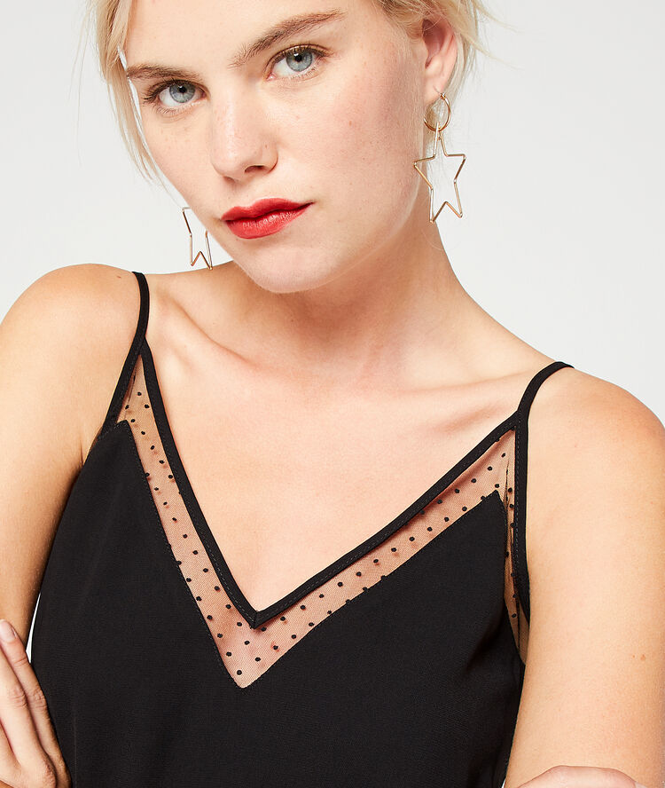 Top con detalles en tul negro.