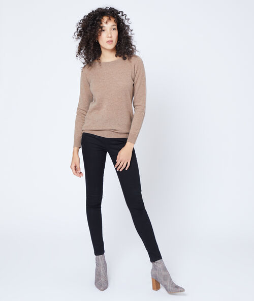 Pull col bateau en cachemire camel.