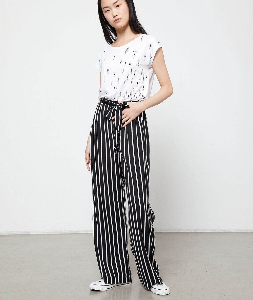 Pantalón ancho a rayas negro.