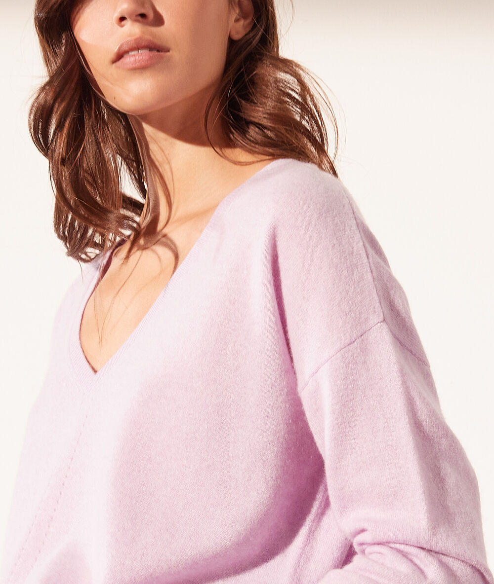 Jersey escote en v cachemira lavanda.