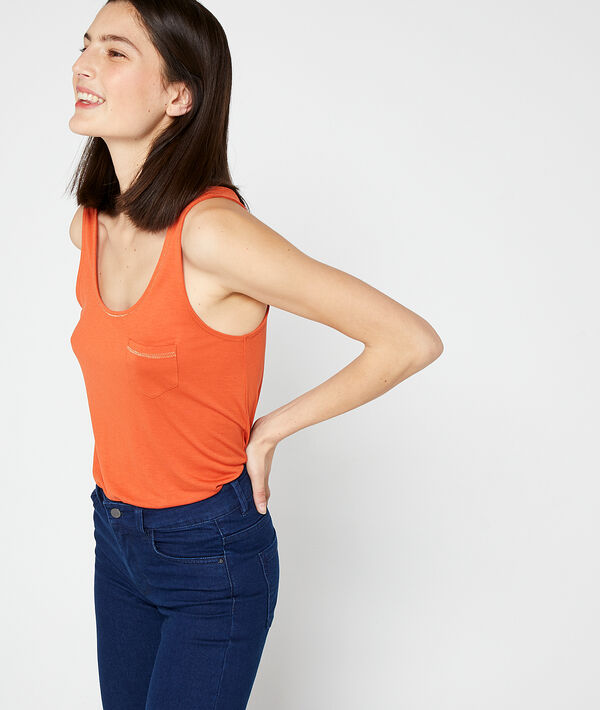 Camiseta lisa con detalles metalizados Camiseta lisa con detalles metalizados