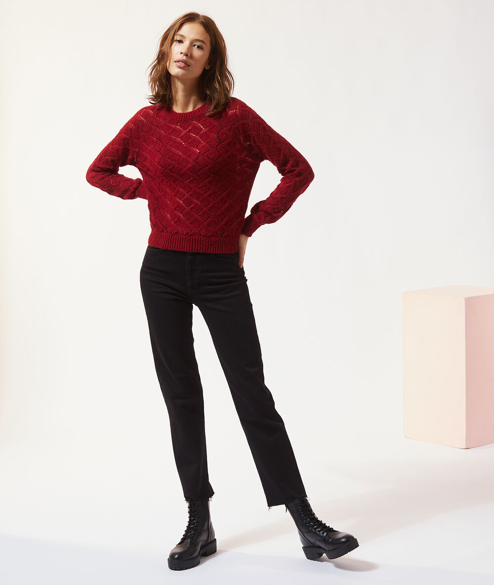 Pull maille pointelle rouge.