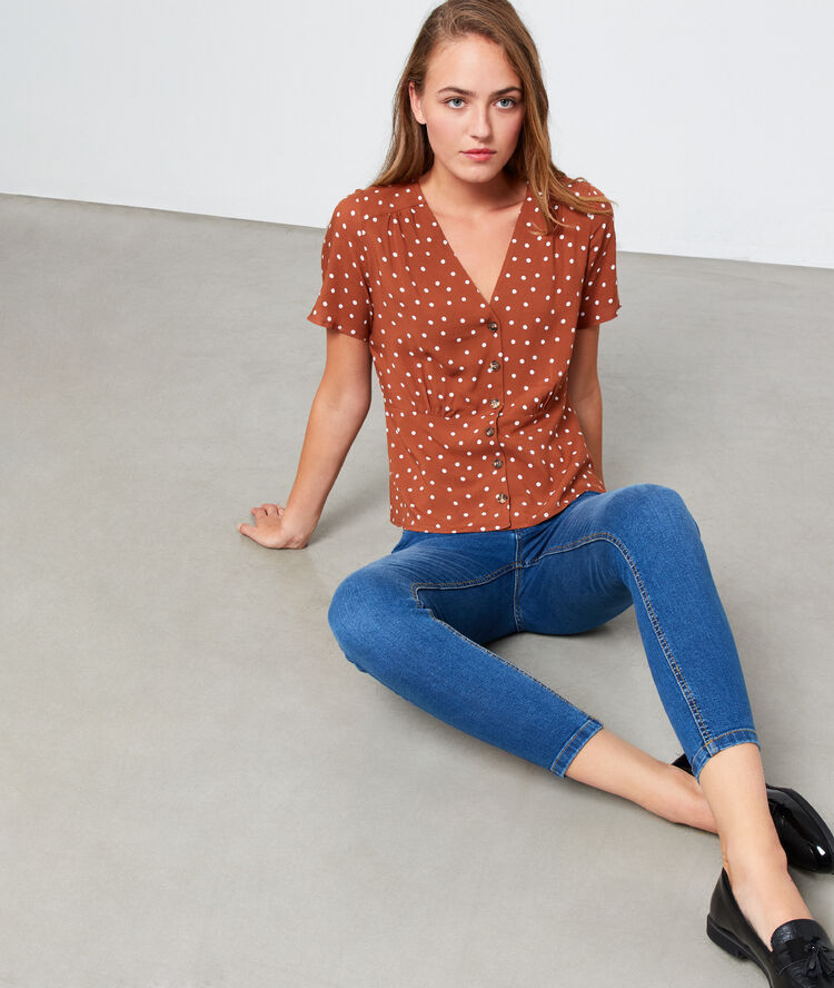 Blusa abotonada de lunares sabana.