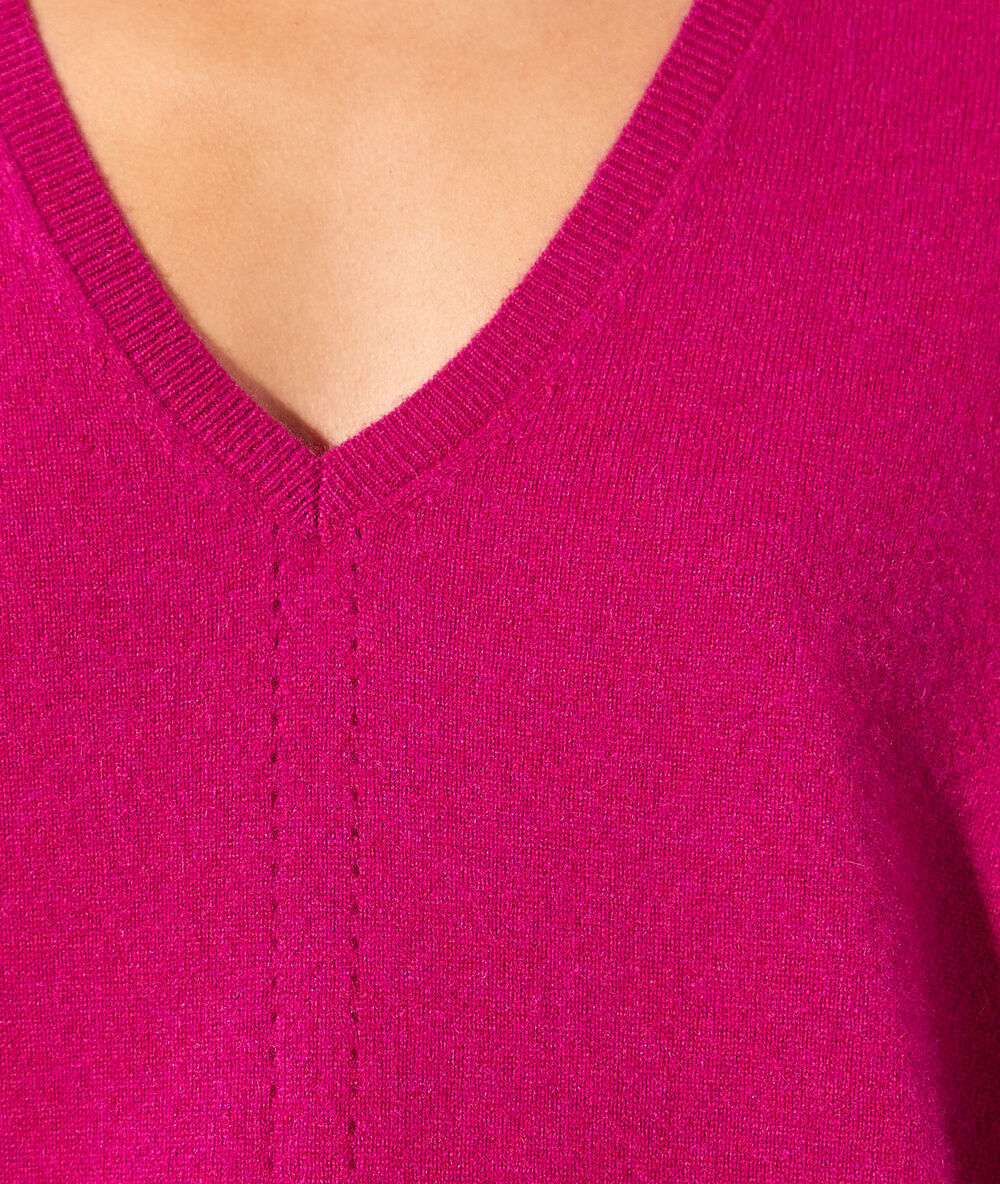 Jersey escote en v cachemira violeta.