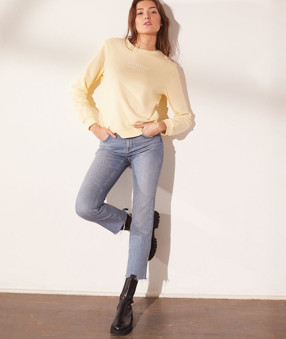 Sudadera 'not always romantic' vainilla.