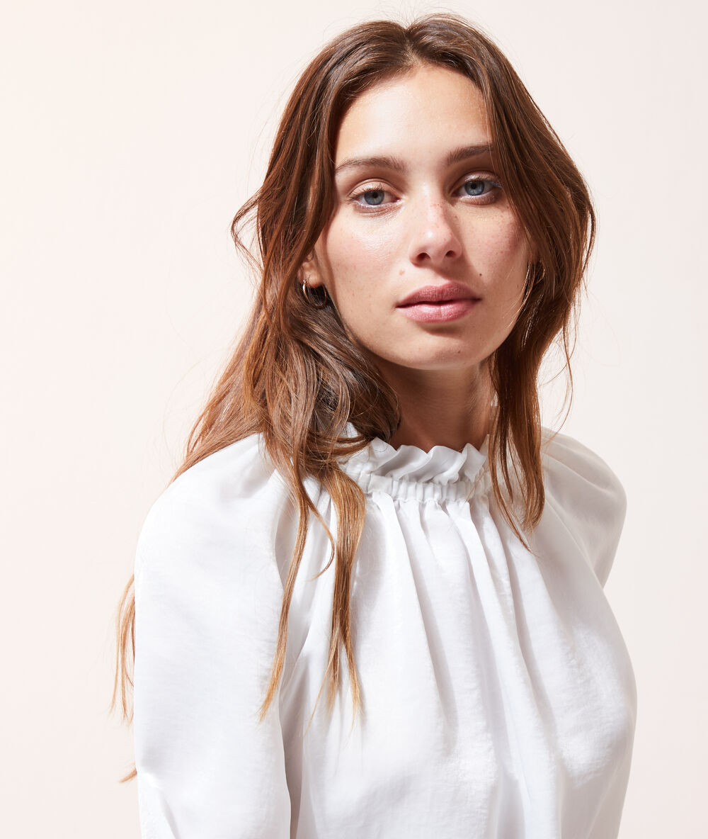 Blusa detalles fruncidos ecru.