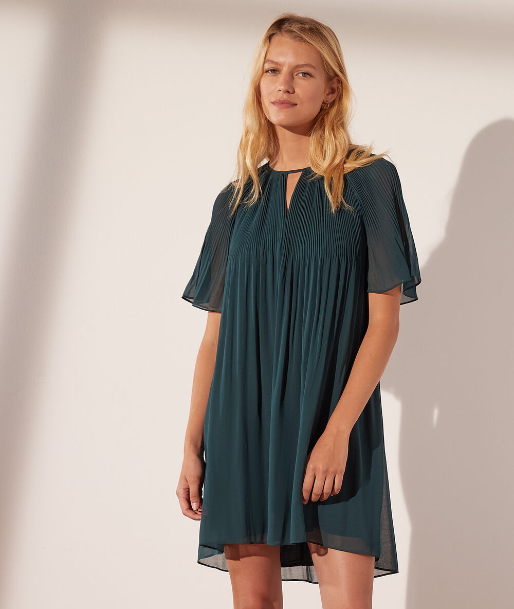 Vestido plisado verde.