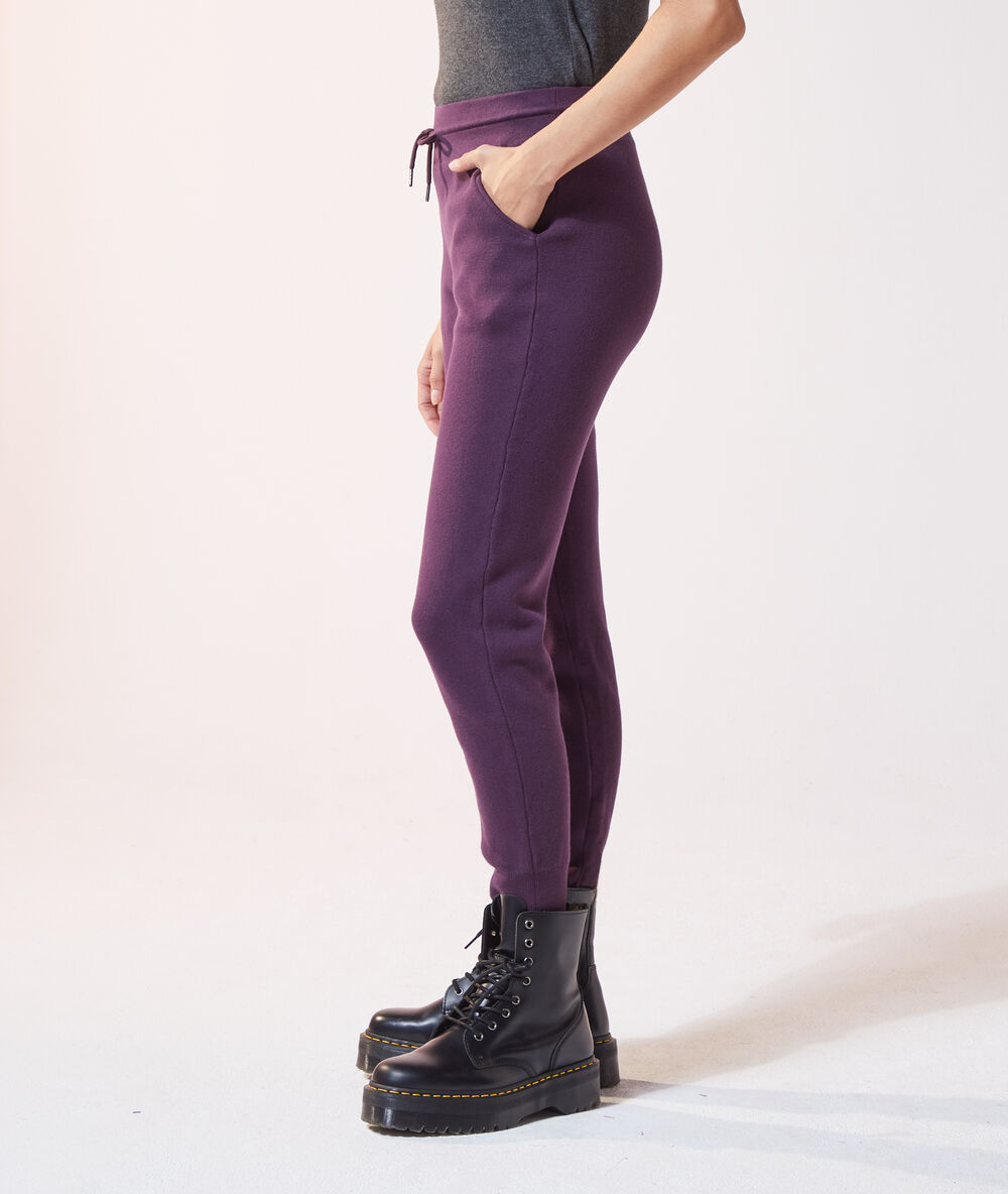 Pantalón jogging ciruela.