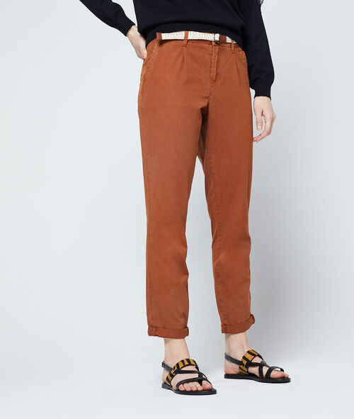 Pantalón chino con cinturón y algodón bio Pantalón chino con cinturón y algodón bio