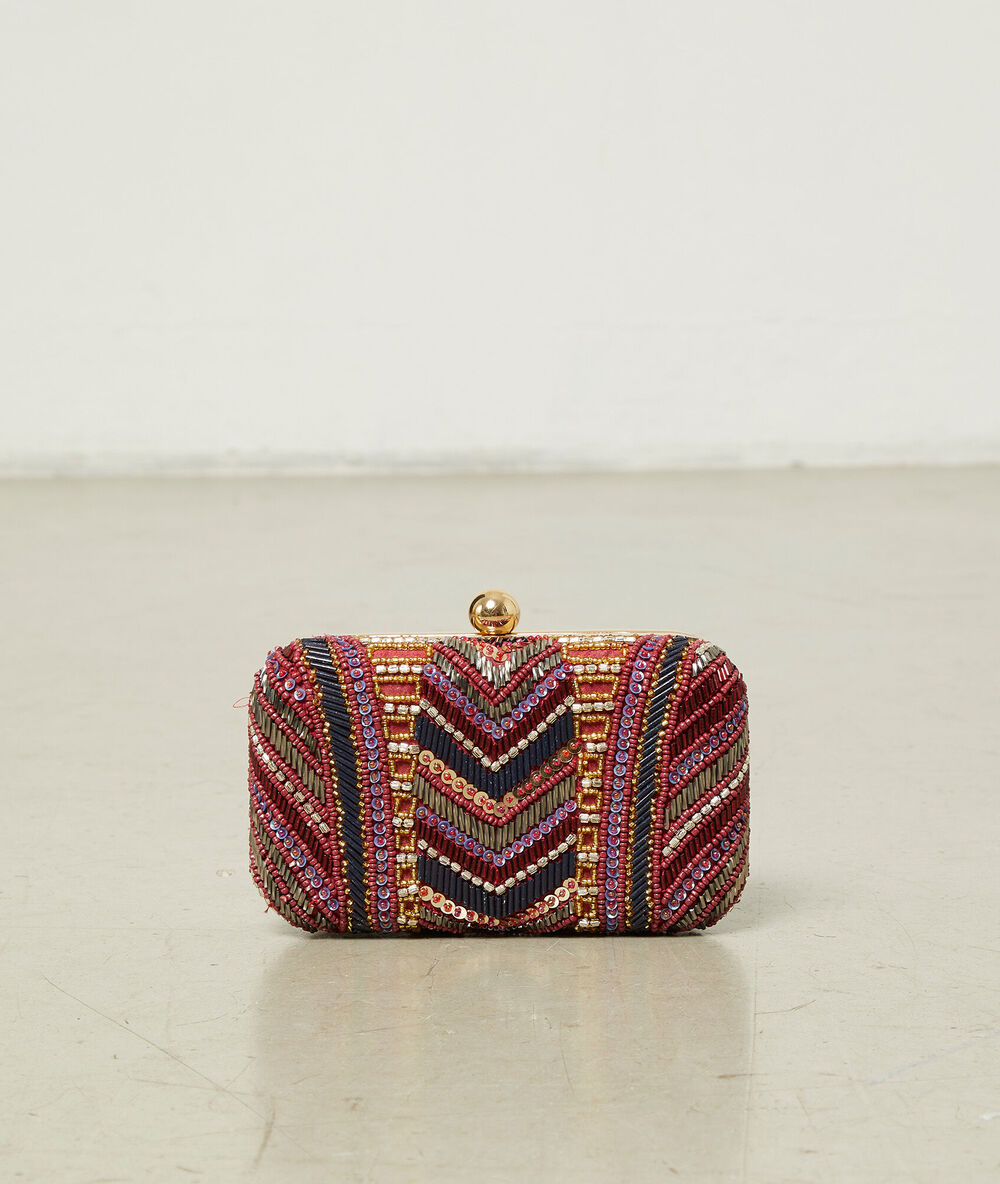 Bolso tipo clutch rojo.