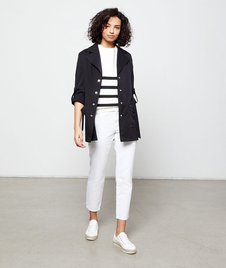 Trench corto negro.