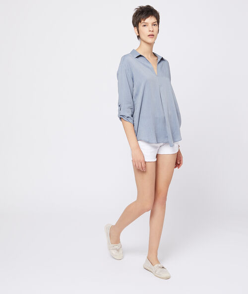 Blusa texturizada cuello en v gris.