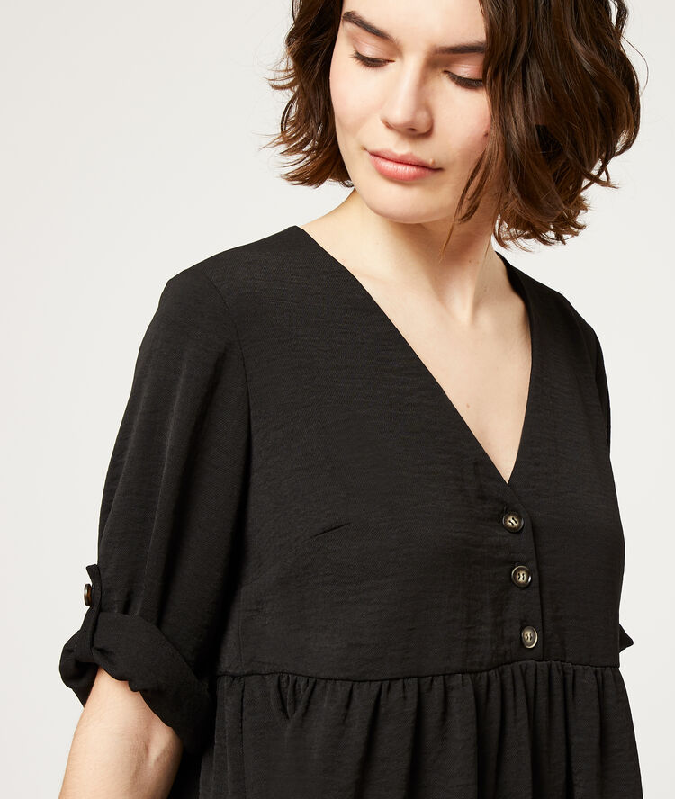 Vestido holgado negro.
