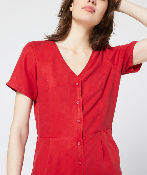 Mono corto de tencel carmín.