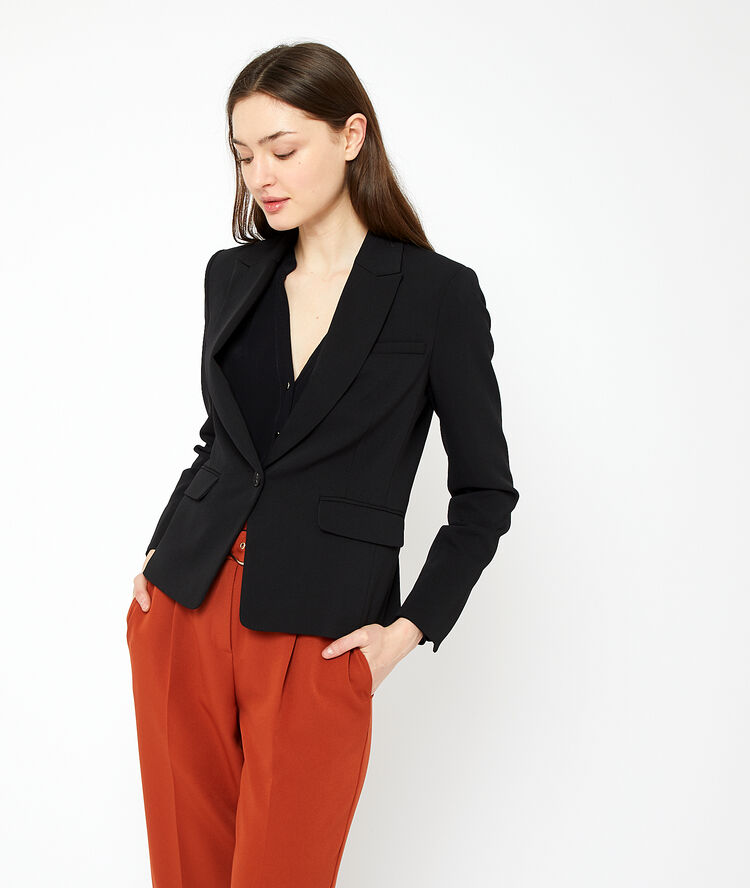 Chaqueta de sastre negro.