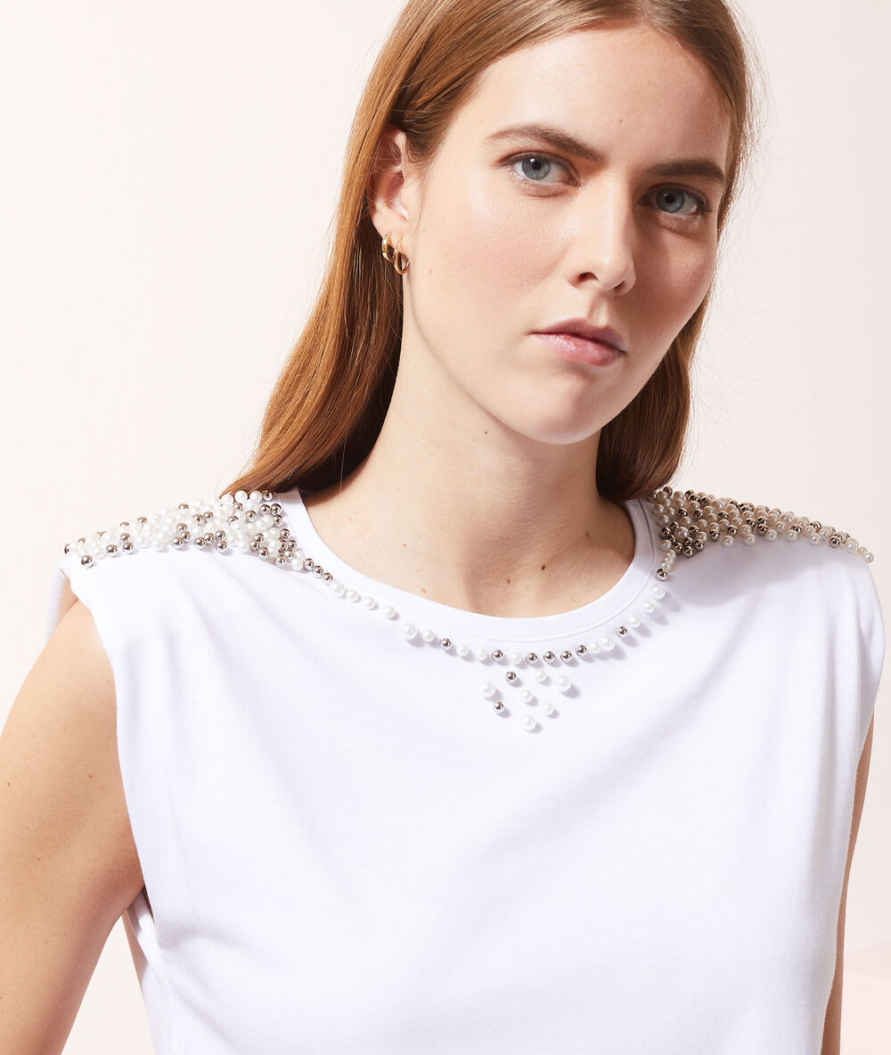 Camiseta con perlas blanco.