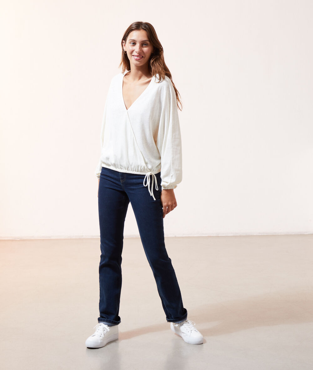 Blusa manga larga escote cruzado crudo.