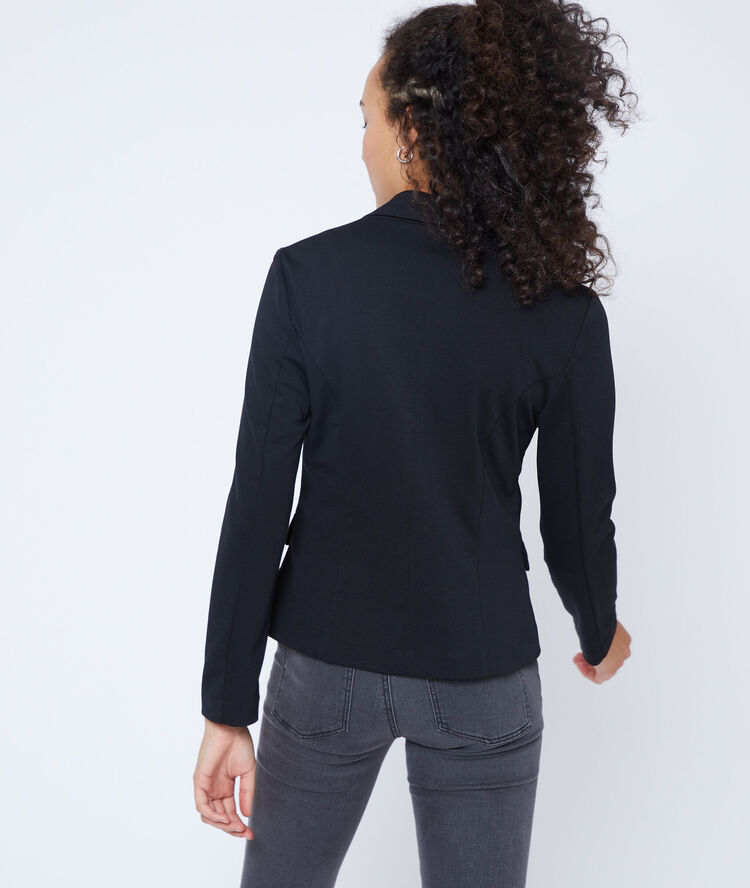 Chaqueta blazer negro.