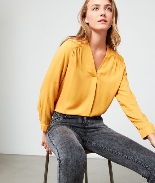Blusa cuello en v  c.ocre.