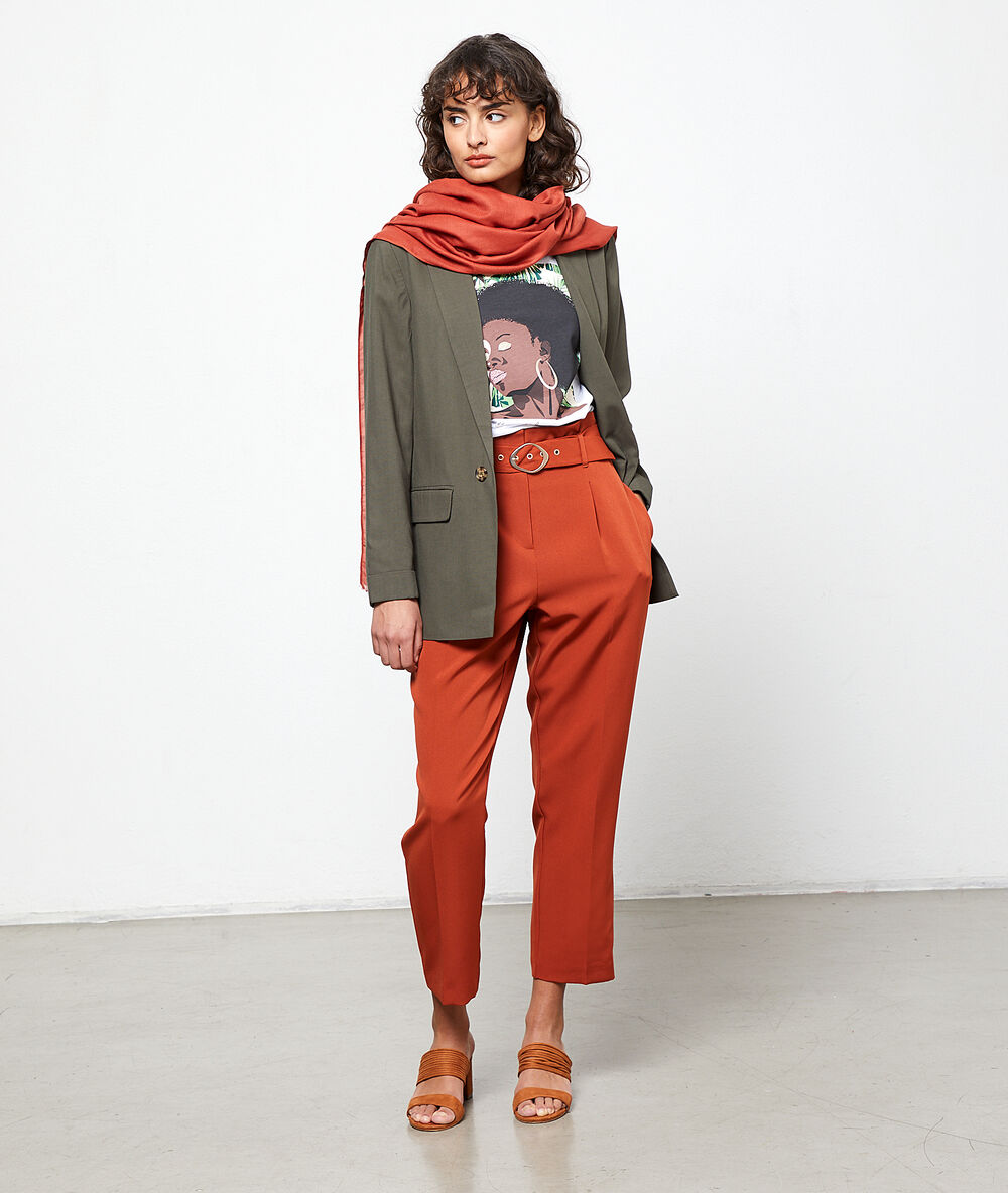 Chaqueta de sastre caqui.