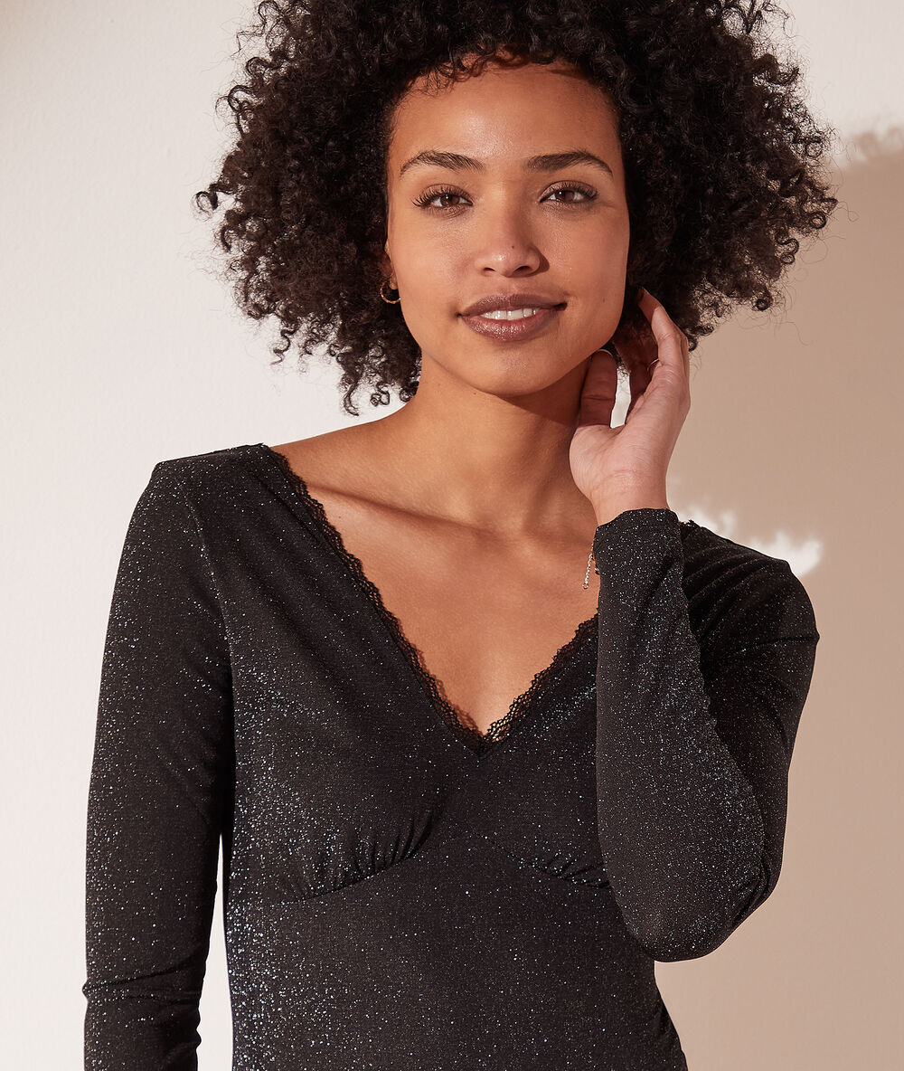 Body brillante escote en v negro.