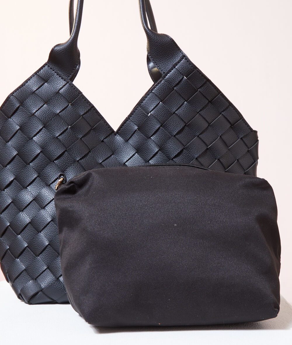 Sac cabas tressé noir.