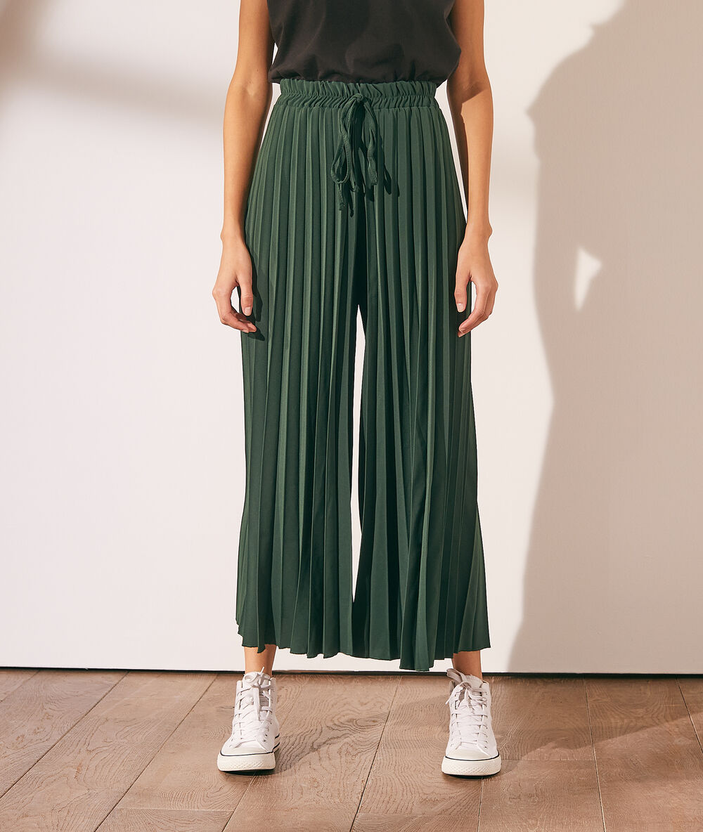 Pantalón largo plisado c.kaki oscuro.