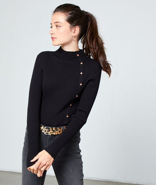 Su&eacute;ter acanalado cuello alto negro.