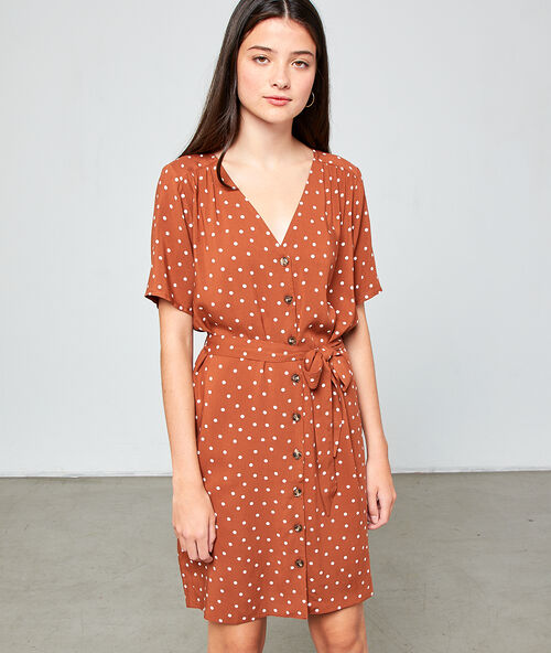 Vestido de lunares y cinturón sabana.