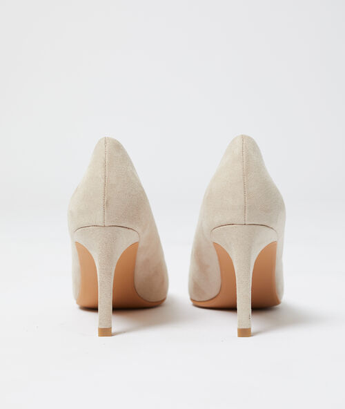Zapato de tacón efecto ante crudo.