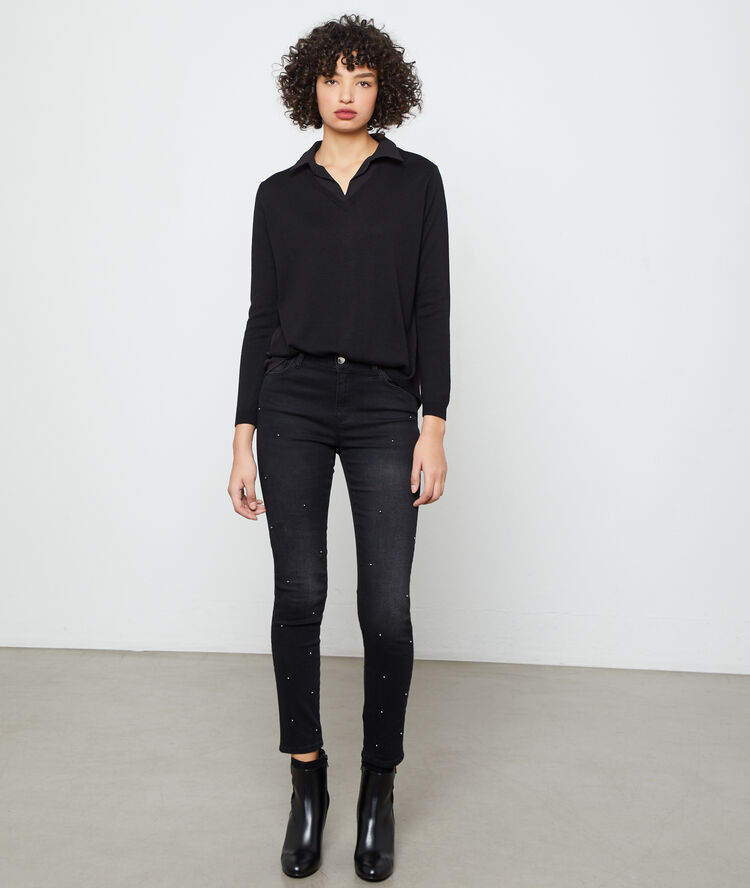 Suéter de punto fino cuello en v negro.