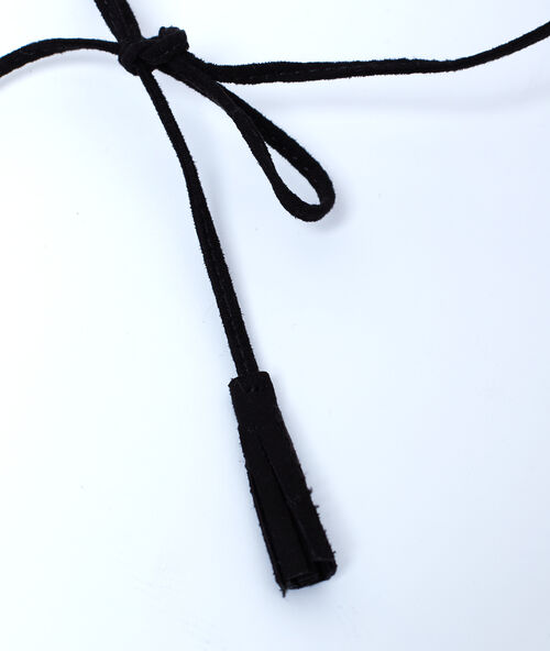 Zapato con lazada negro.