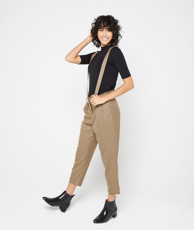 Pantalón alto con tirantes negro.