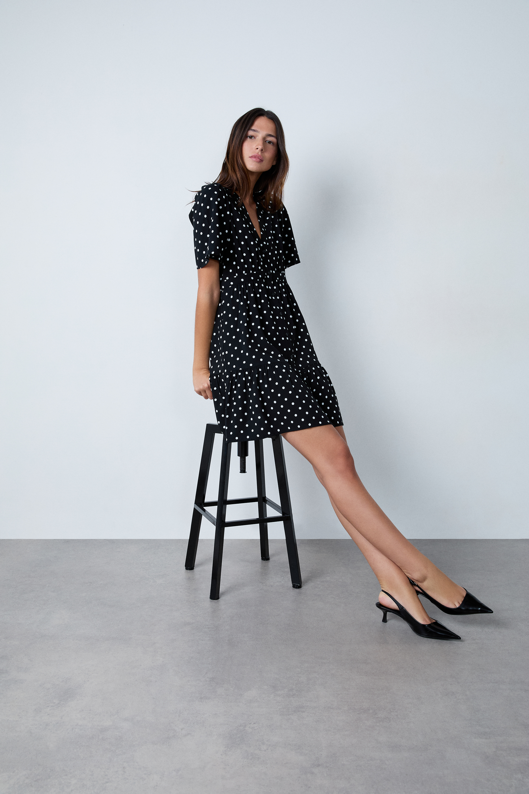 Robe Courte à Pois avec Épaules Dénudées et Laçage Frontal pour Femmes