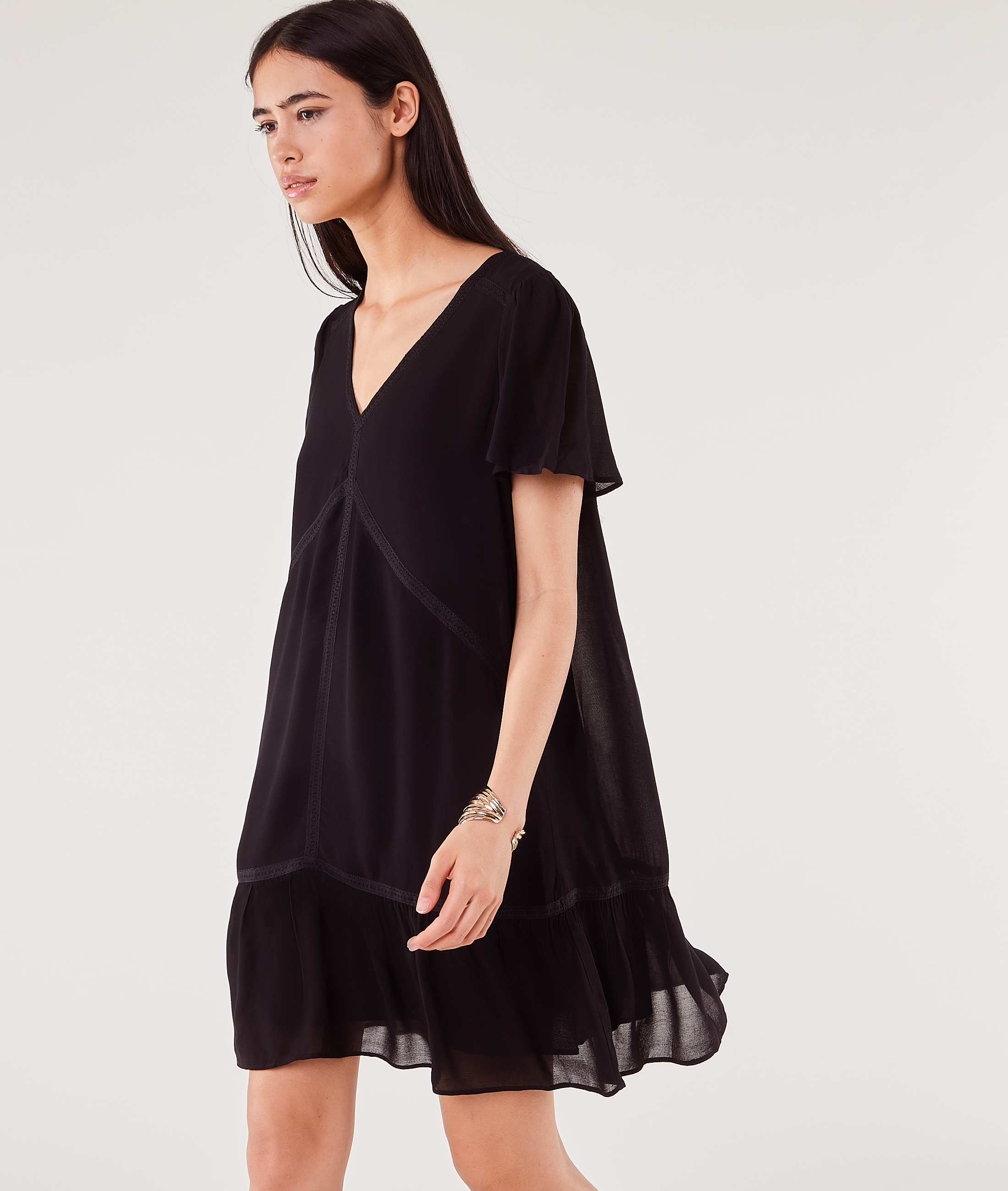 Americana y nada más: los 7 mejores trajes para lucir escote
